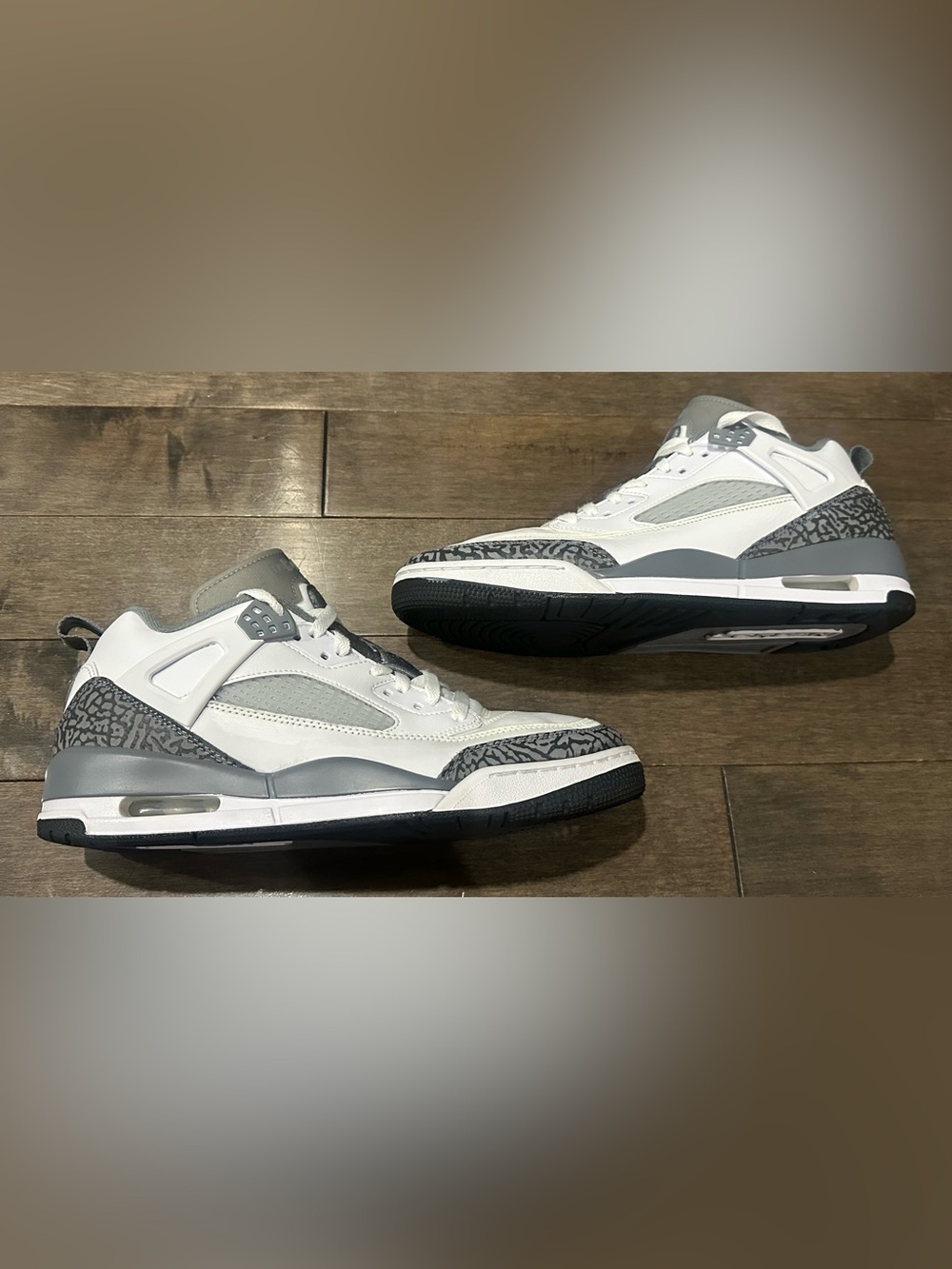 Like New Men’s Sz 10 Nike Grey/White Jordan Spizike Low Sneakers